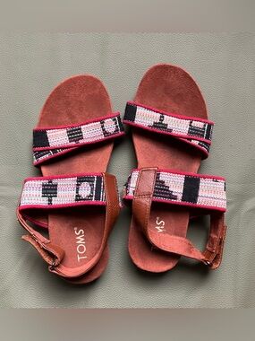 TOMS Tribal Woven Double Strap Sandal Size 6